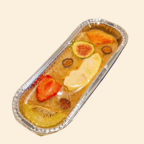 A gourmet freeze-dried fruit and chicken bar for dogs featuring real fig, kiwi, and guava slices on a high-protein chicken breast base.