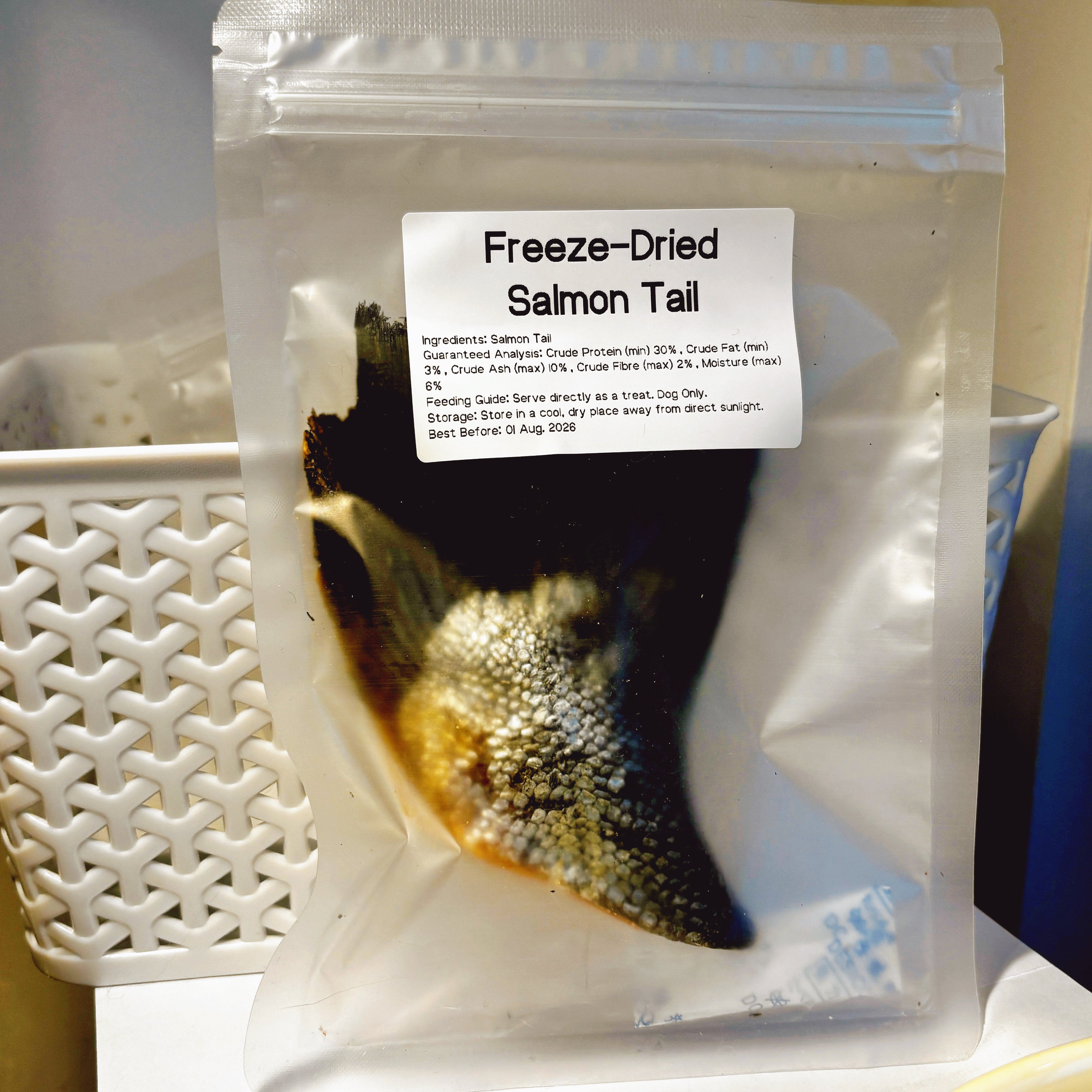 Single bag of Freeze-Dried Salmon Tail, a natural dental treat and calcium source with 30% protein.