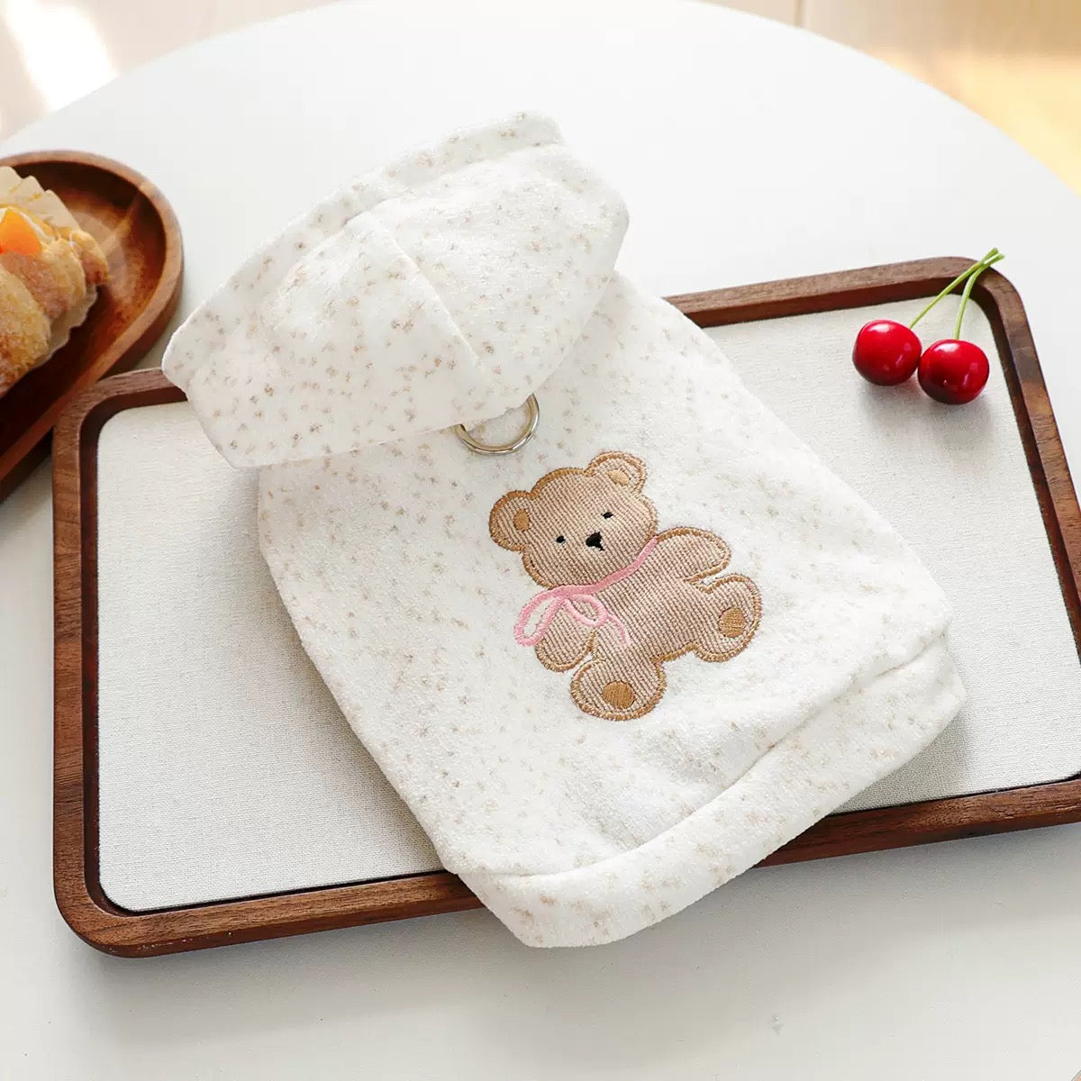 Close-up of the exquisite Teddy Bear patch on the speckled terylene-cotton blend fabric. Designed to offer a sensory-soothing feel like a gentle swaddle