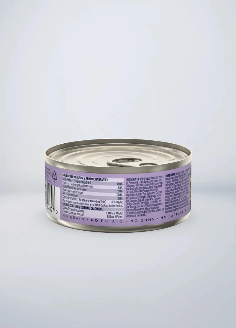 Back of the 85g ZIWI Peak Rabbit and Lamb wet cat food can, detailing the ingredient list, guaranteed analysis, and highlighting the absence of grains and artificial binders.