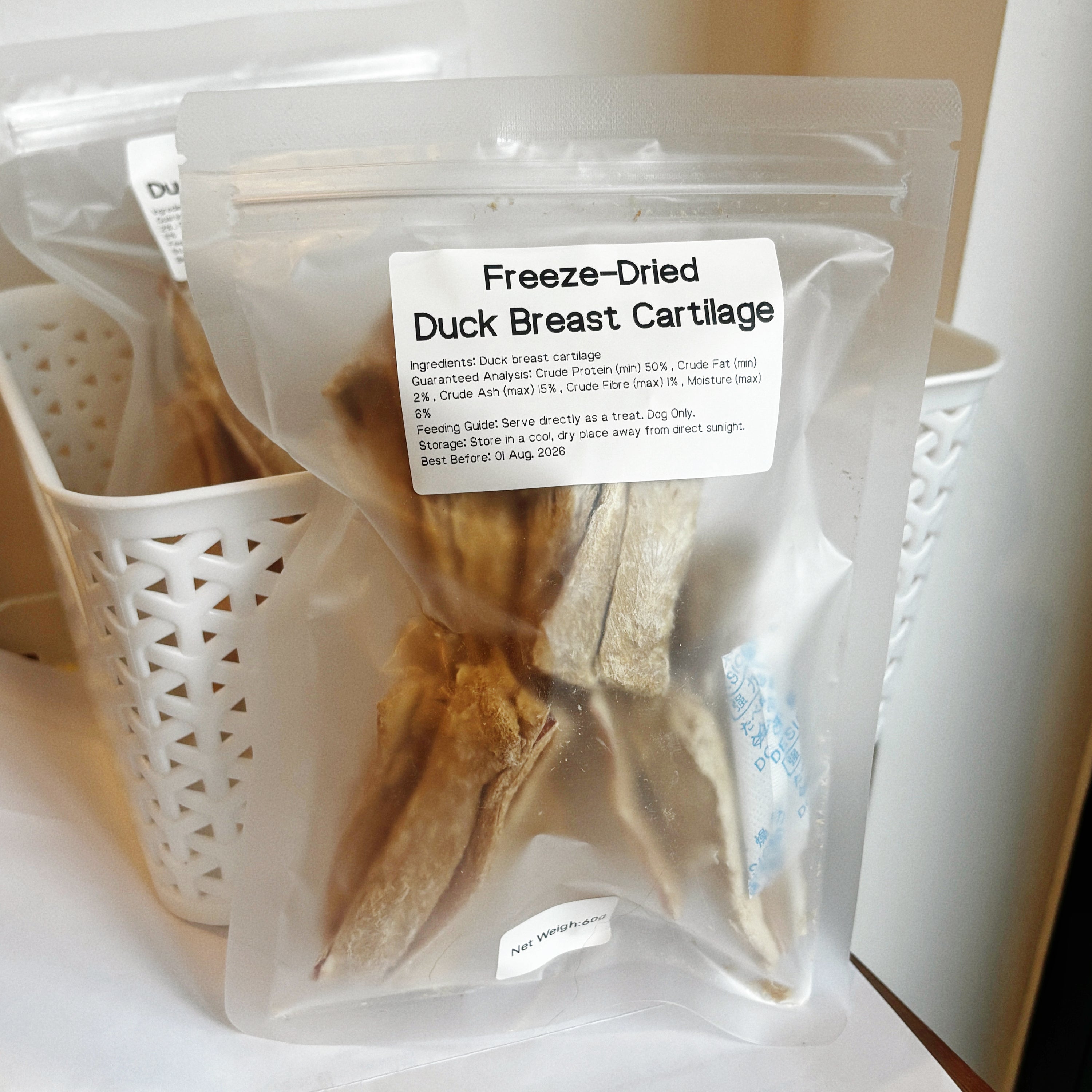 Single 60g bag of Freeze-Dried Duck Breast Cartilage, featuring ultra-low fat (2%) and high protein (50%), safe for sensitive stomachs.