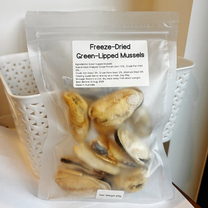 Single 60g bag of Freeze-Dried Green-Lipped Mussels for dogs, providing 70% crude protein and natural joint support.