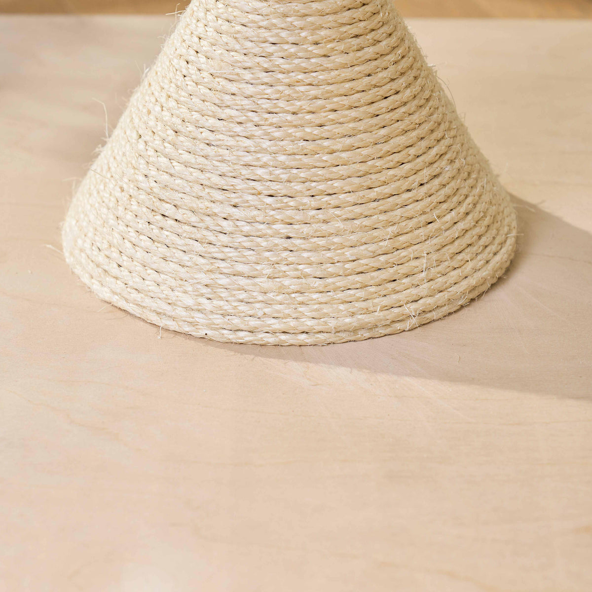 Sisal-wrapped lower support and wooden base of the MICHU Fairy Cat Tower