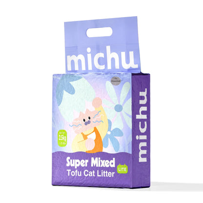 A slightly angled view of the Michu Mixed Tofu Cat Litter Lite bag, highlighting the convenient built-in handle for easy carrying and pouring of the 6L eco-friendly formula.