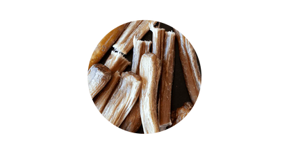 Close-up circular view of 100% pure air-dried New Zealand beef bites, highlighting the unique braided plait texture designed to act as natural dental floss.