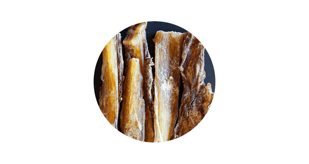 Close-up circular view of 100% pure air-dried venison paddywack for dogs, highlighting its naturally tough, fibrous texture that is rich in glucosamine and chondroitin for healthy teeth and joints.