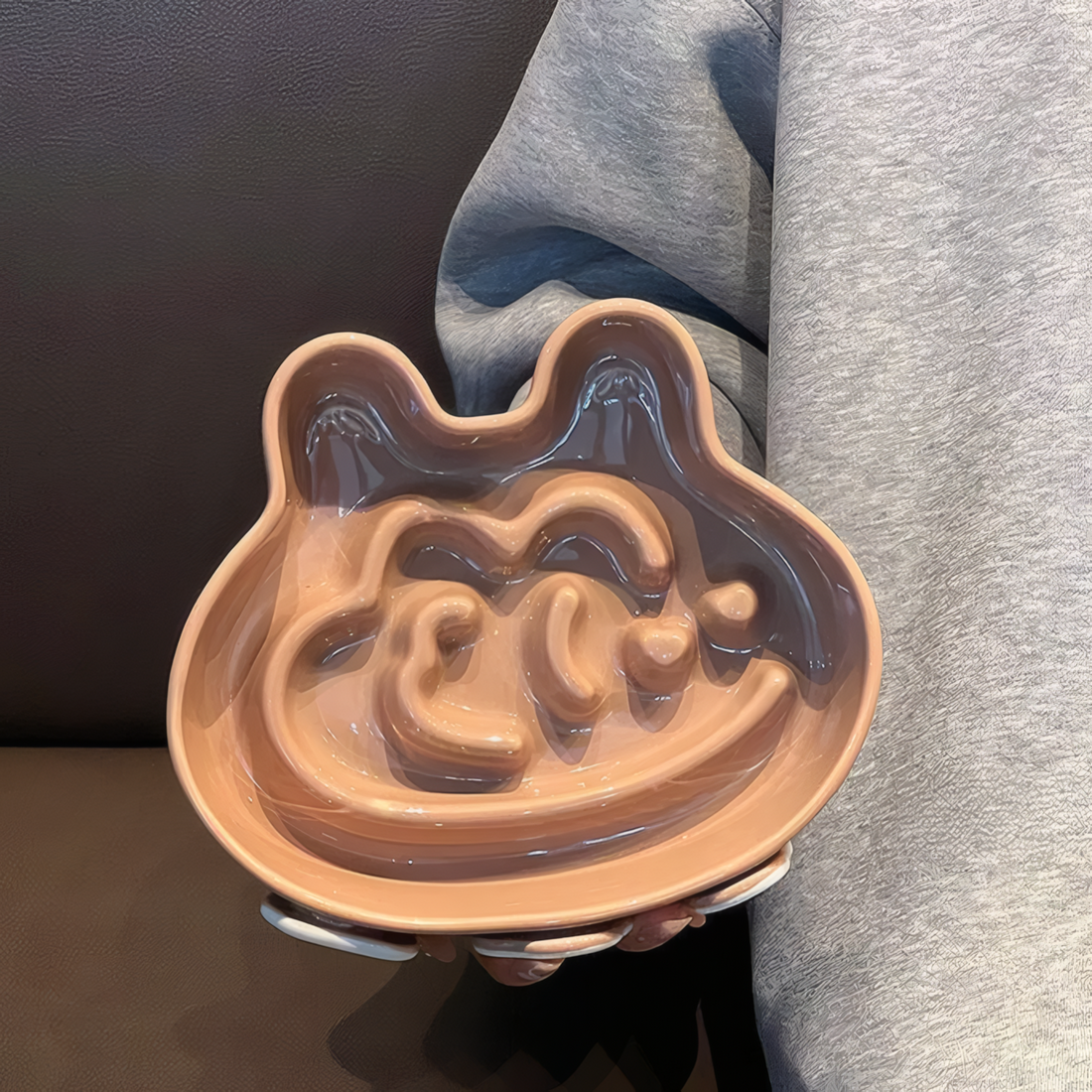 Ceramic bowl shaped like a pet&