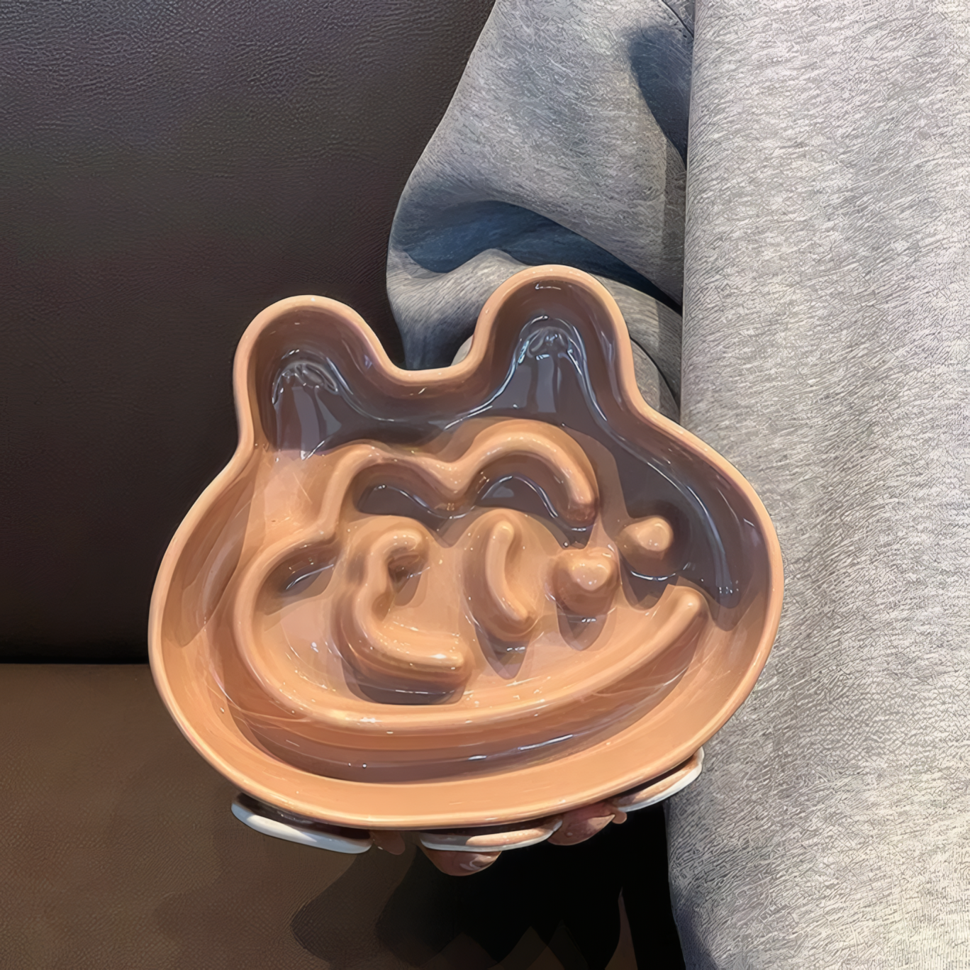 Ceramic bowl shaped like a pet&