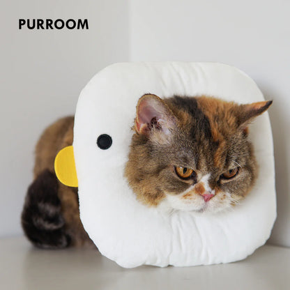 A resting cat wearing the super soft PURROOM chick recovery collar. Demonstrates how the plush PP cotton material acts as a portable pillow, allowing pets to sleep comfortably during healing.