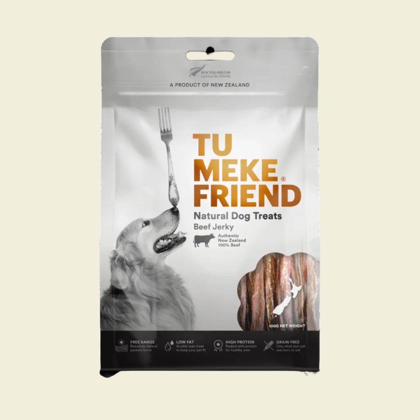 Front packaging of TU MEKE FRIEND Air-Dried Beef Jerky (100g), featuring a golden retriever balancing a fork and a clear window displaying the natural beef treats.