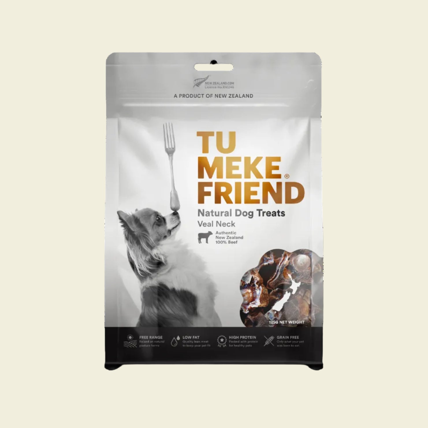 Front packaging of TU MEKE FRIEND Air-Dried Veal Neck (125g), featuring a dog and a clear window displaying the crunchy, natural bone chews for dental health.
