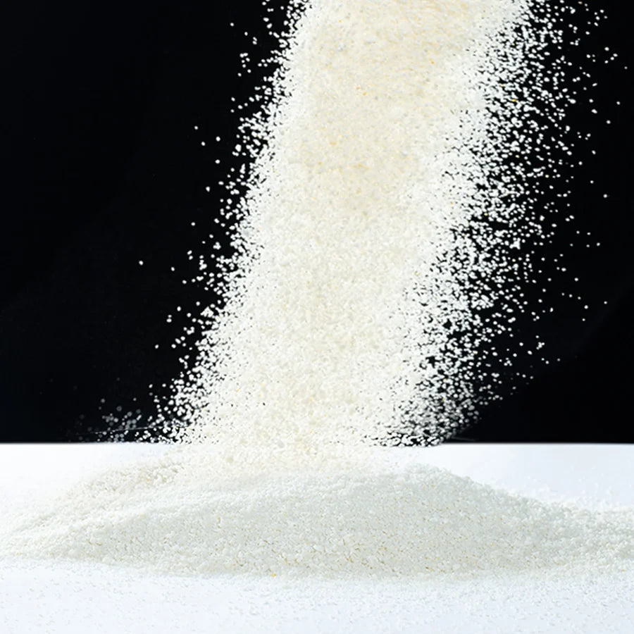 Fine Xu Cuihua cassava litter granules being poured